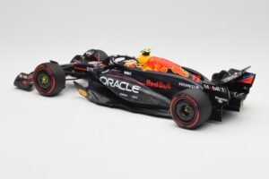 Red Bull Racing RB20 #11 S. Perez Bahrain GP 2024 Minichamps 1:18 110240111 Kov – obrázek 5 z 7