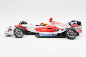 Panasonic Toyota Racing TF106 #8 R. Schumacher F1 2006 Minichamps 1:18 100060007 Kov – obrázek 3 z 6