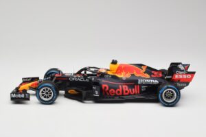 Red Bull Racing Honda RB16B #33 M. Verstappen Belgian GP Winner 2021 Minichamps 1:18 110211333 Pryskyřice – obrázek 3 z 7