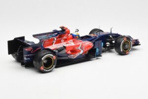Red Bull Racing RB6 #6 M. Webber F1 Showcar 2010 Minichamps 1:18 150100076 Kov – obrázek 2 z 6