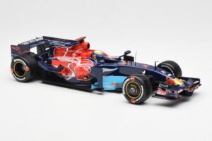Red Bull Racing RB6 #6 M. Webber F1 Showcar 2010 Minichamps 1:18 150100076 Kov – obrázek 4 z 6