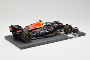 Oracle Red Bull Racing RB18 #33 M. Verstappen Belgian GP 2022 Minichamps 1:18 113221401 Pryskyřice – obrázek 3 z 7