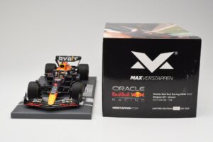 Oracle Red Bull Racing RB18 #33 M. Verstappen Belgian GP 2022 Minichamps 1:18 113221401 Pryskyřice – obrázek 6 z 7