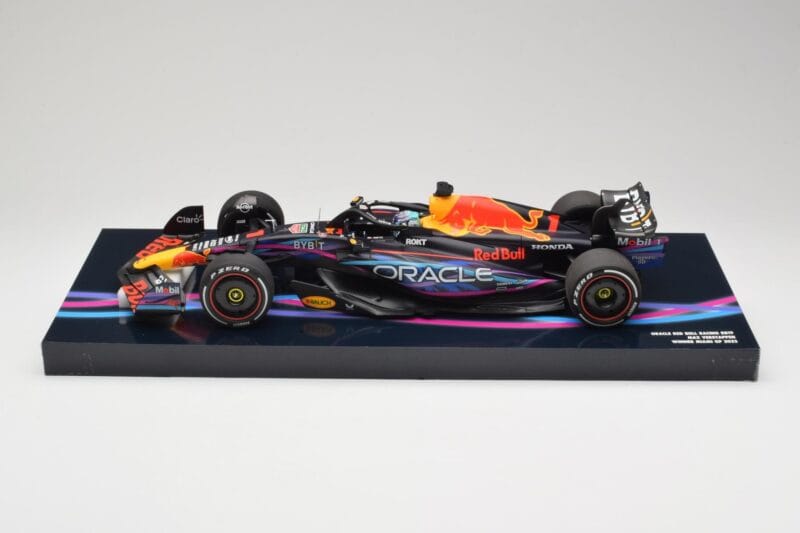 Oracle Red Bull Racing RB19 #33 M. Verstappen Miami GP 2023 Case Edition Minichamps 1:18 113233501 Pryskyřice