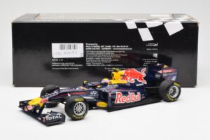Red Bull Racing RB7 #2 M. Webber Showcar F1 2011 Minichamps 1:18 110110072 Kov – obrázek 6 z 6