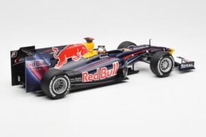Red Bull Racing Renault RB5 #5 S. Vettel Showcar 2010 Minichamps 1:18 153100175 Kov – obrázek 2 z 6