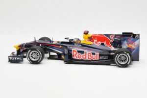 Red Bull Racing Renault RB5 #5 S. Vettel Showcar 2010 Minichamps 1:18 153100175 Kov – obrázek 3 z 6