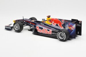 Red Bull Racing Renault RB5 #5 S. Vettel Showcar 2010 Minichamps 1:18 153100175 Kov – obrázek 5 z 6