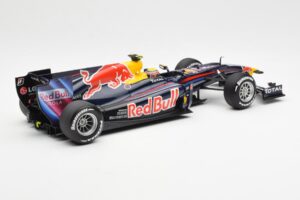 Red Bull Racing Renault RB6 #6 M. Webber F1 2010 Minichamps 1:18 110100006 Kov – obrázek 2 z 6