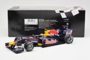 Red Bull Racing Renault RB6 #6 M. Webber F1 2010 Minichamps 1:18 110100006 Kov – obrázek 6 z 6