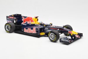 Red Bull Racing Renault RB6 #5 S. Vettel F1 World Champion Showcar 2010 Minichamps 1:18 150100075 Kov – obrázek 4 z 6