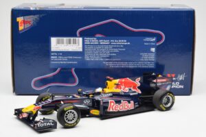 Red Bull Racing Renault RB6 #5 S. Vettel F1 World Champion Showcar 2010 Minichamps 1:18 150100075 Kov – obrázek 6 z 6