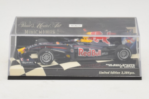 Red Bull Racing RB6 S. Vettel F1 Showcar 2010 Minichamps 1:43 400100075 Kov – obrázek 5 z 5