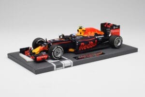 Red Bull RB12 #33 M. Verstappen Spain GP Winner 2016 Minichamps 1:18 117160333 Kov – obrázek 2 z 7