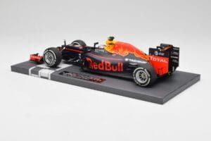 Red Bull RB12 #33 M. Verstappen Spain GP Winner 2016 Minichamps 1:18 117160333 Kov – obrázek 5 z 7