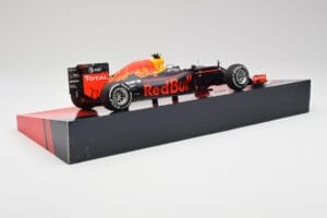 Red Bull RB12 #33 M. Verstappen Spain GP Winner 2016 Minichamps 1:18 147160533 Kov – obrázek 3 z 6