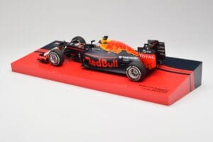 Red Bull RB12 #33 M. Verstappen Spain GP Winner 2016 Minichamps 1:18 147160533 Kov – obrázek 5 z 6