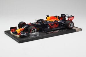 Red Bull RB15 #33 M. Verstappen Brazil GP Winner 2019 Minichamps 1:18 113191933 Kov – obrázek 2 z 7