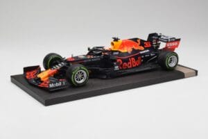 Red Bull RB15 #33 M. Verstappen German GP Winner Wet 2019 Minichamps 1:18 113191133 Kov – obrázek 2 z 7