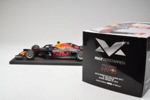 Red Bull RB15 #33 M. Verstappen German GP Winner Wet 2019 Minichamps 1:18 113191133 Kov – obrázek 7 z 7