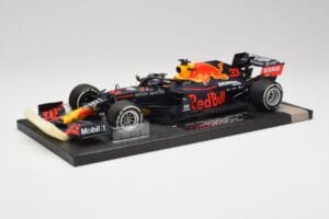 Red Bull RB16 #33 M. Verstappen Abu Dhabi GP Winner 2020 Minichamps 1:18 113201733 Kov – obrázek 2 z 6