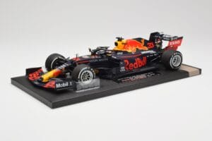 Red Bull RB16 #33 M. Verstappen Red Bull Racing 70th Anniversary GP Winner 2020 Minichamps 1:18 113200533-M1 Pryskyřice – obrázek 2 z 7
