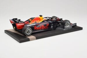 Red Bull RB16 #33 M. Verstappen Red Bull Racing 70th Anniversary GP Winner 2020 Minichamps 1:18 113200533-M1 Pryskyřice – obrázek 3 z 7