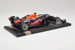 Red Bull RB16B #33 M. Verstappen Dutch GP Winner 2021 Minichamps 1:18 113212533 Kov – obrázek 3 z 7