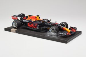 Red Bull RB16B #33 M. Verstappen Dutch GP Winner 2021 Minichamps 1:18 113212533 Kov – obrázek 4 z 7