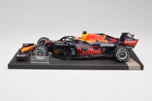 Red Bull RB16B #33 M. Verstappen Dutch GP Winner 2021 Minichamps 1:18 113212533 Kov