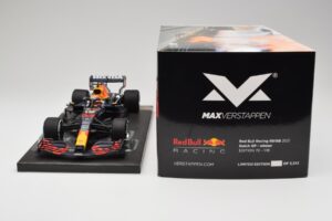 Red Bull RB16B #33 M. Verstappen Dutch GP Winner 2021 Minichamps 1:18 113212533 Kov – obrázek 7 z 7