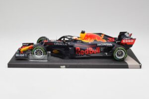 Red Bull RB16B #33 M. Verstappen Emilia Romagna GP Winner 2021 Minichamps 1:18 113210233T Kov