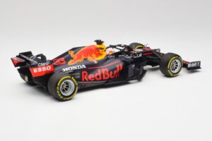 Red Bull RB16B #33 M. Verstappen Emilia Romagna GP Winner Mid Race Tyres 2021 Minichamps 1:18 110210133 Kov – obrázek 2 z 7