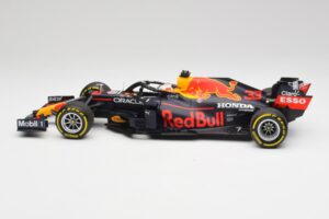 Red Bull RB16B #33 M. Verstappen Emilia Romagna GP Winner Mid Race Tyres 2021 Minichamps 1:18 110210133 Kov – obrázek 3 z 7