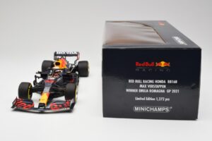 Red Bull RB16B #33 M. Verstappen Emilia Romagna GP Winner Mid Race Tyres 2021 Minichamps 1:18 110210133 Kov – obrázek 7 z 7