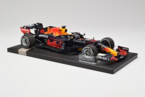 Red Bull RB16B #33 M. Verstappen Styrian & Austrian GP Winner 2021 Minichamps 1:18 113210933 Kov – obrázek 4 z 6