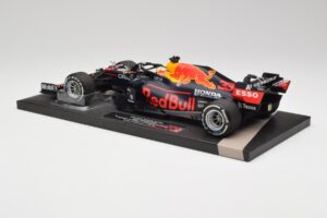 Red Bull RB16B #33 M. Verstappen Styrian & Austrian GP Winner 2021 Minichamps 1:18 113210933 Kov – obrázek 5 z 6