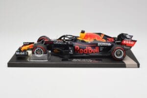 Red Bull RB16B #33 M. Verstappen Abu Dhabi GP 2021 Winner Missing Figurine & Pitboard Minichamps 1:18 113212333 Pryskyřice