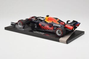 Red Bull RB16B #33 M. Verstappen Abu Dhabi GP 2021 Winner Missing Figurine & Pitboard Minichamps 1:18 113212333 Pryskyřice – obrázek 5 z 7