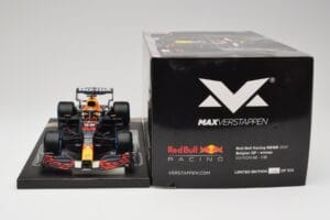 Red Bull RB16B #33 M. Verstappen Belgian GP 2021 Winner Minichamps 1:18 113211333 Pryskyřice – obrázek 7 z 7