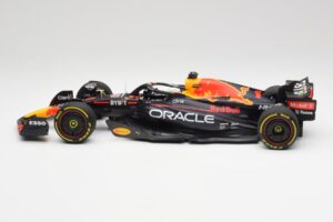 Red Bull RB18 #1 M. Verstappen France GP Winner 2022 Minichamps 1:18 110221201 Kov – obrázek 3 z 7