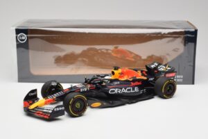 Red Bull RB18 #1 M. Verstappen France GP Winner 2022 Minichamps 1:18 110221201 Kov – obrázek 6 z 7