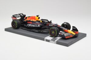 Red Bull RB18 #1 M. Verstappen Japan GP Winner No Figure 2022 Minichamps 1:18 113221801B Kov – obrázek 4 z 7
