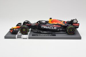 Red Bull RB18 #1 M. Verstappen Japan GP Winner No Figure 2022 Minichamps 1:18 113221801B Kov