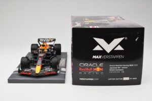 Red Bull RB18 #1 M. Verstappen Japan GP Winner No Figure 2022 Minichamps 1:18 113221801B Kov – obrázek 7 z 7