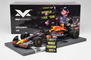 Red Bull RB18 #1 M. Verstappen Japan GP Winner No Figure & Pitboard 2022 Minichamps 1:18 113221801FB Kov – obrázek 6 z 7