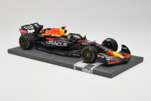 Red Bull Racing RB18 #1 M. Verstappen Japan GP Winner 2022 Minichamps 1:18 113221801FB-R1 Kov – obrázek 4 z 8