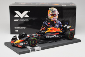 Red Bull Racing RB18 #1 M. Verstappen Japan GP Winner 2022 Minichamps 1:18 113221801FB-R1 Kov – obrázek 8 z 8