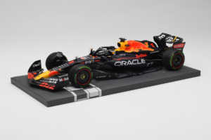 Red Bull Racing RB18 #1 M. Verstappen Japan GP Winner 2022 Minichamps 1:18 113221801FB-R1 Kov – obrázek 2 z 8