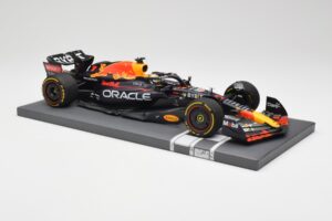 Red Bull RB18 Oracle #1 M. Verstappen Abu Dhabi GP 2022 Winner Minichamps 1:18 113222201 Pryskyřice – obrázek 4 z 7